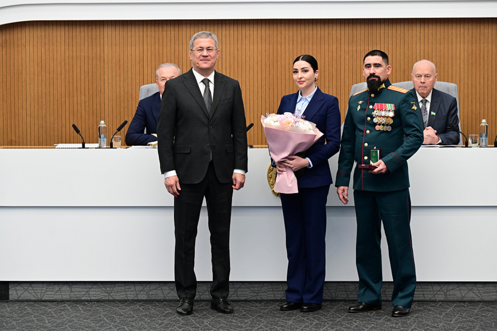 Глава Башкирии вручил орден генерала Шаймуратова полковнику Ринату Ибрагимову