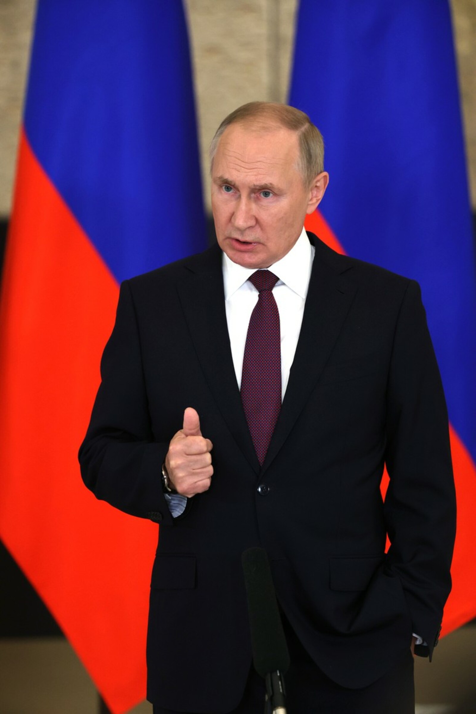 Главное для России, по мнению Владимира Путина, экономическое развитие