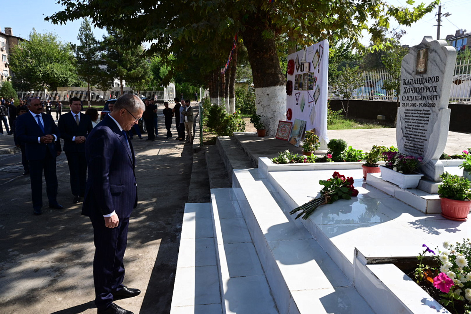 Глава Башкирии почтил память Ходжимурода Каландарова