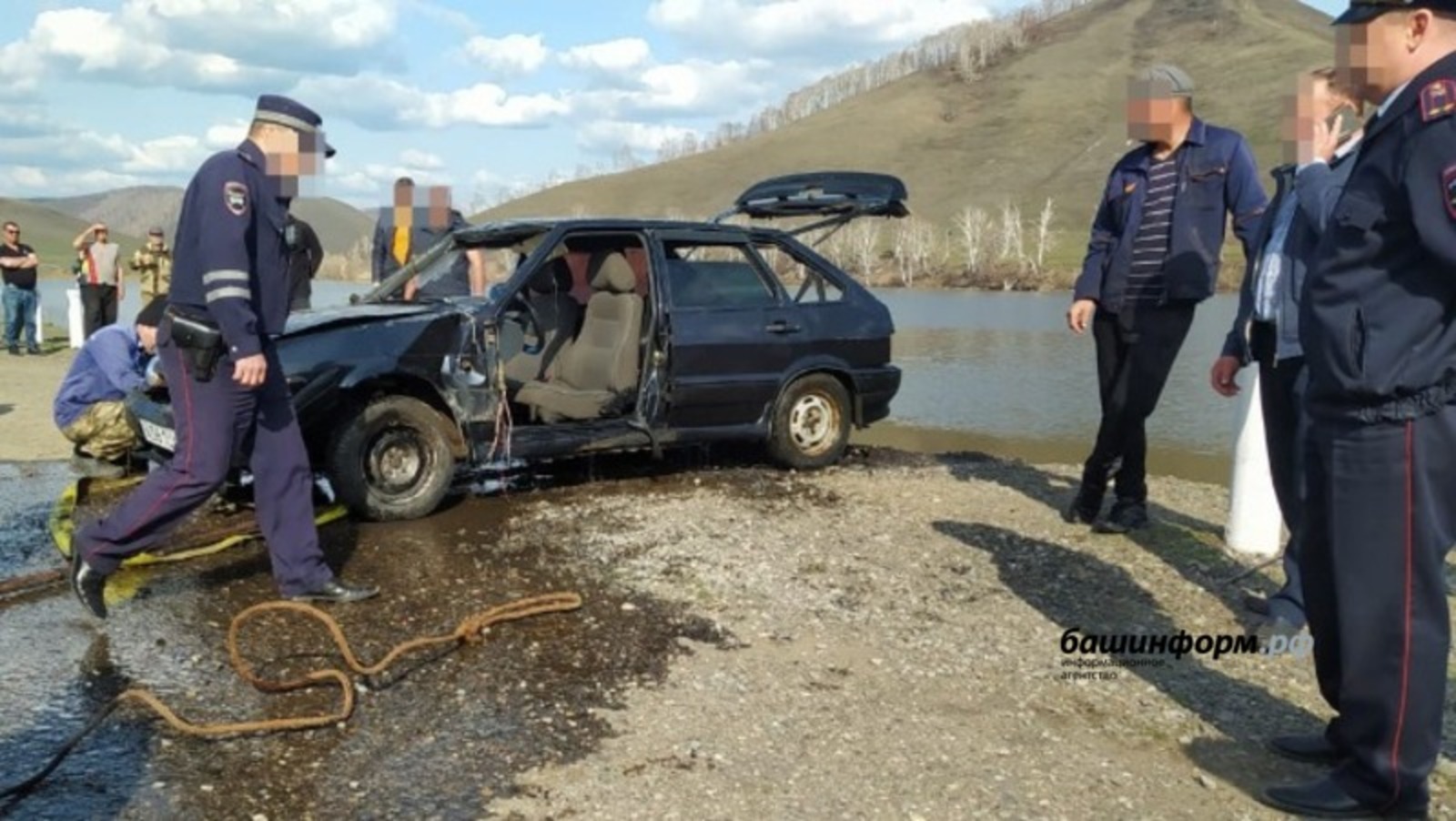 В Зианчуринском районе Башкирии автомобиль въехал в водохранилище, есть жертвы