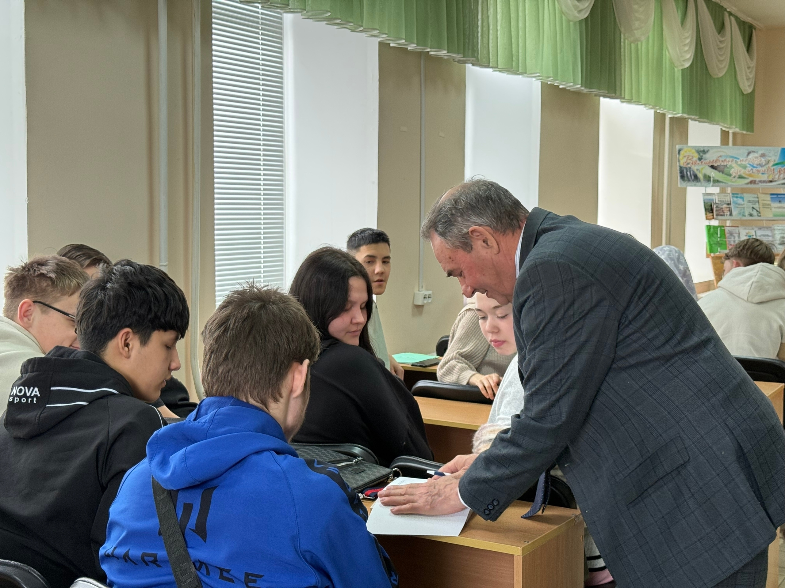 В библиотеке Уфимского района прошел «Литературный диалог с профессором»