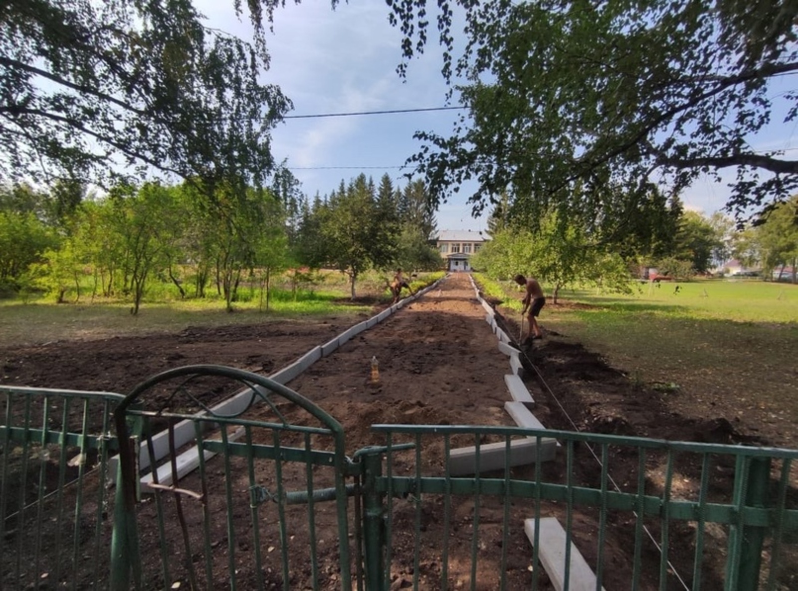 В рамках проекта «Атайсал» в Уфимском районе благоустроят территорию школы