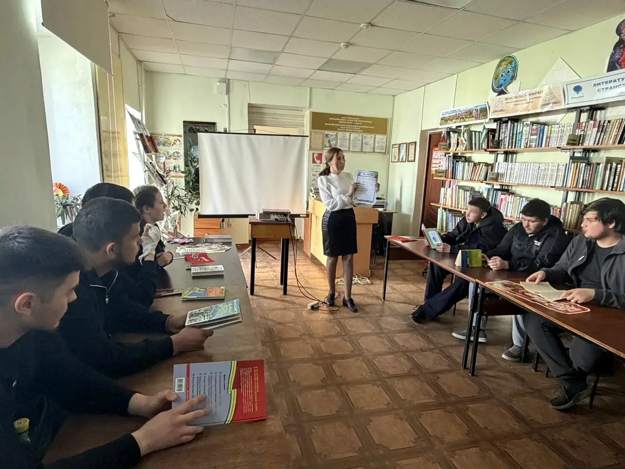 В Михайловской библиотеке прошёл патриотический квест «Я помню! Я горжусь!»