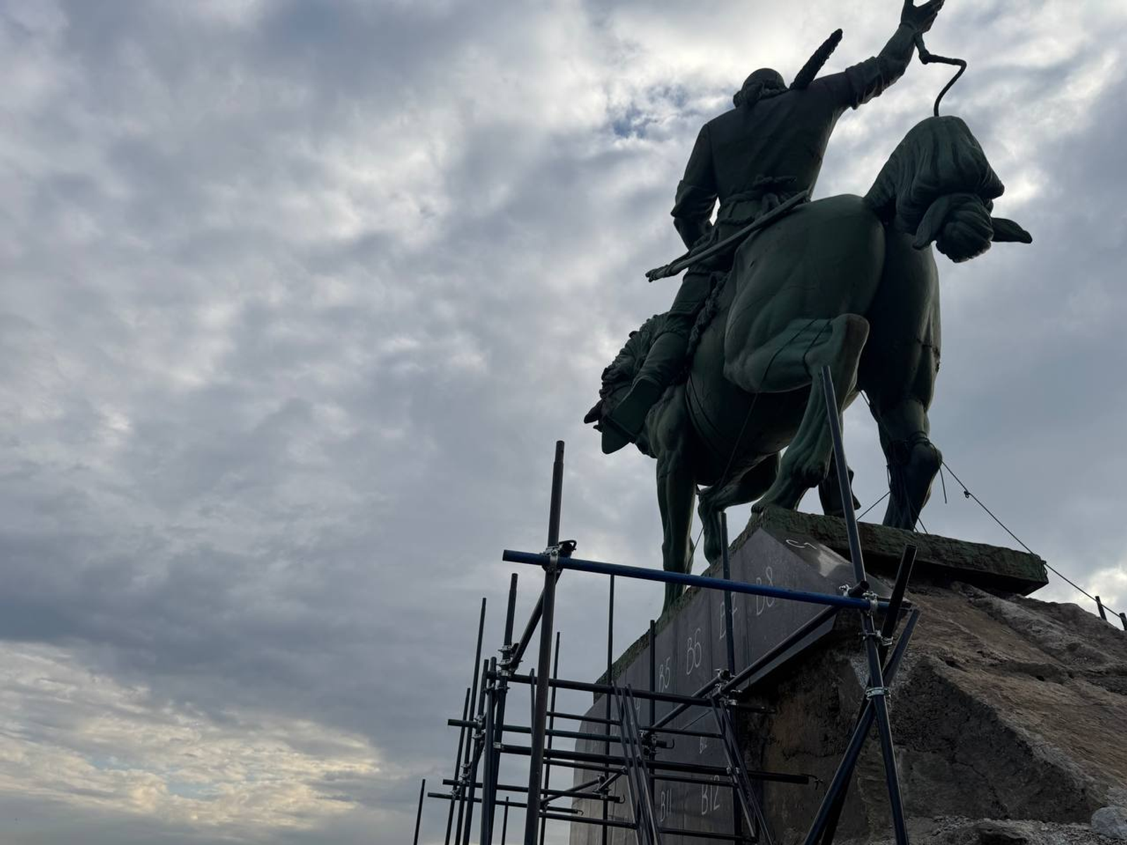 В Уфе завершен подготовительный этап реконструкции памятника Салавату Юлаеву