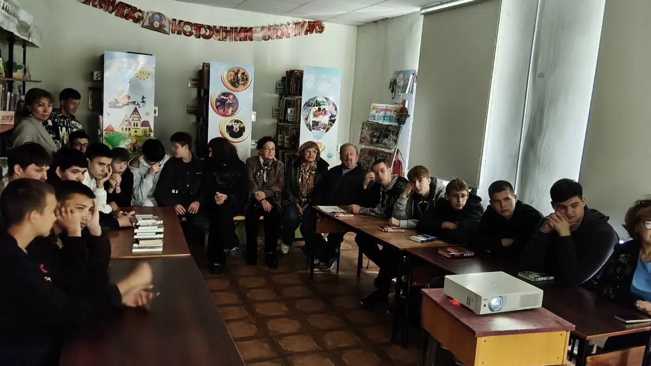 В Михайловской библиотеке прошёл кинолекторий «Свои и герои»