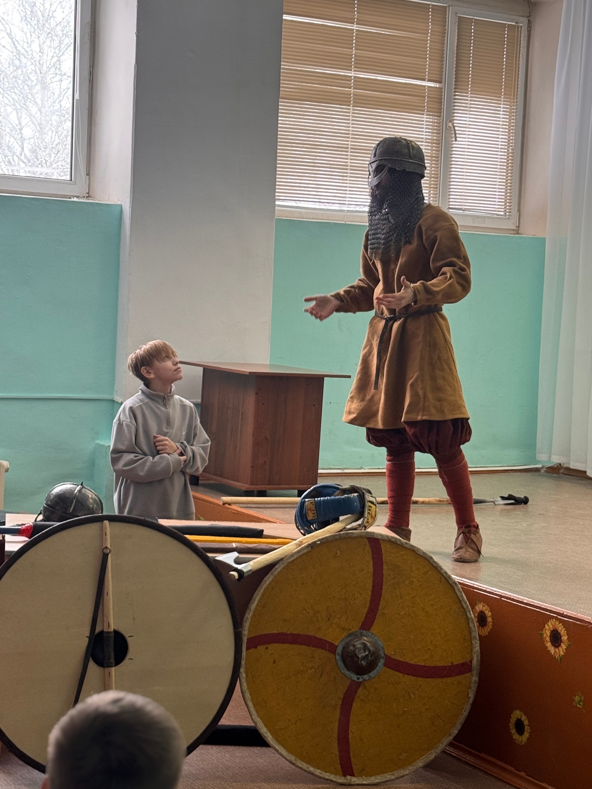 В школе деревни Николаевка прошел мастер-класс по историческому фехтованию