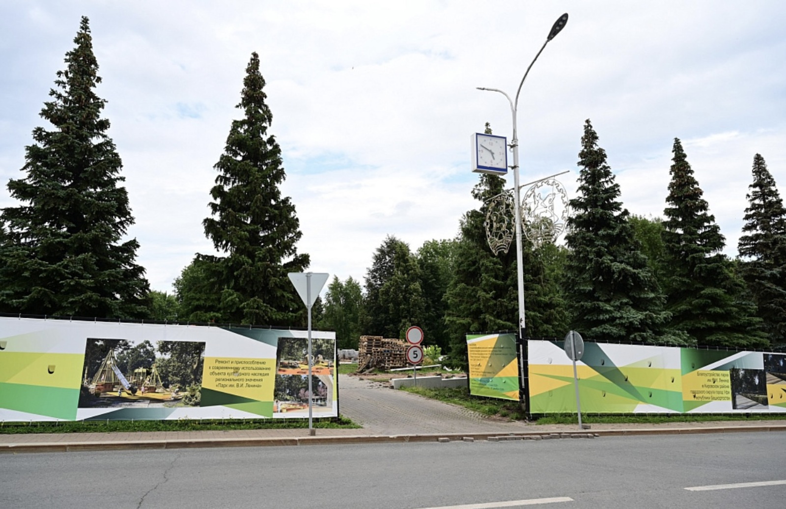 Глава Башкирии ознакомился с ходом благоустройства парка имени Ленина