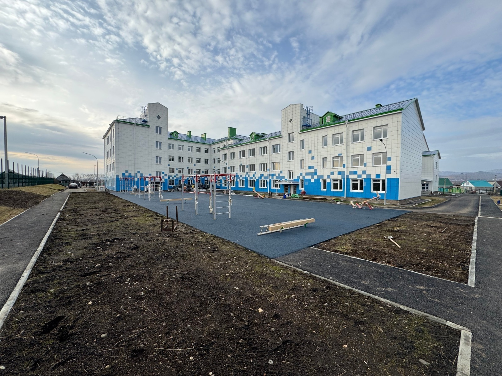 В Башкирии ускоряют строительство соцобъектов в Абзелиловском районе и Учалах