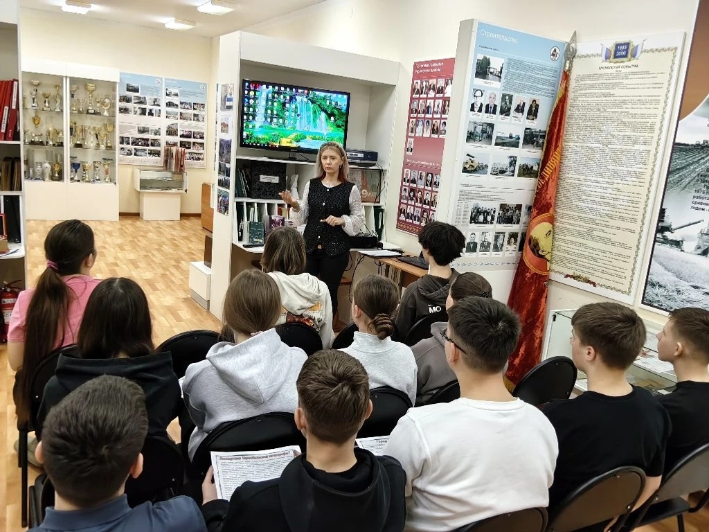 В Михайловской библиотеке прошёл час памяти «Чернобыль: быль и боль»