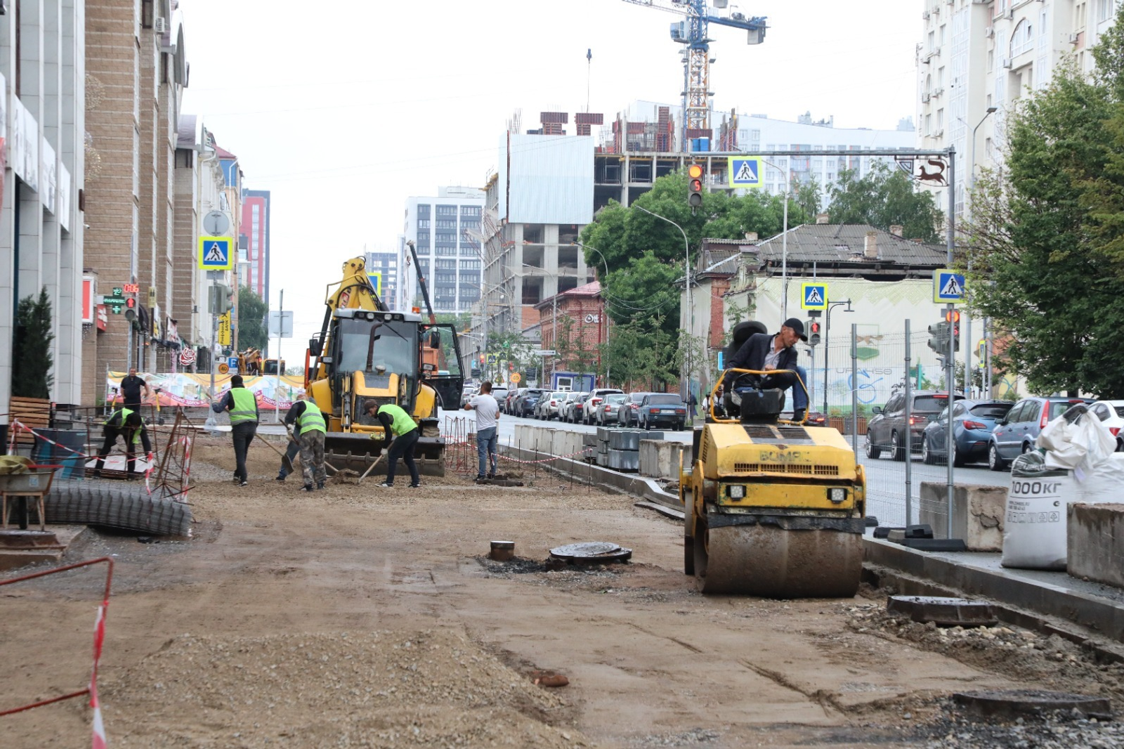 Ратмир Мавлиев проверил реконструкцию тротуаров исторического центра Уфы