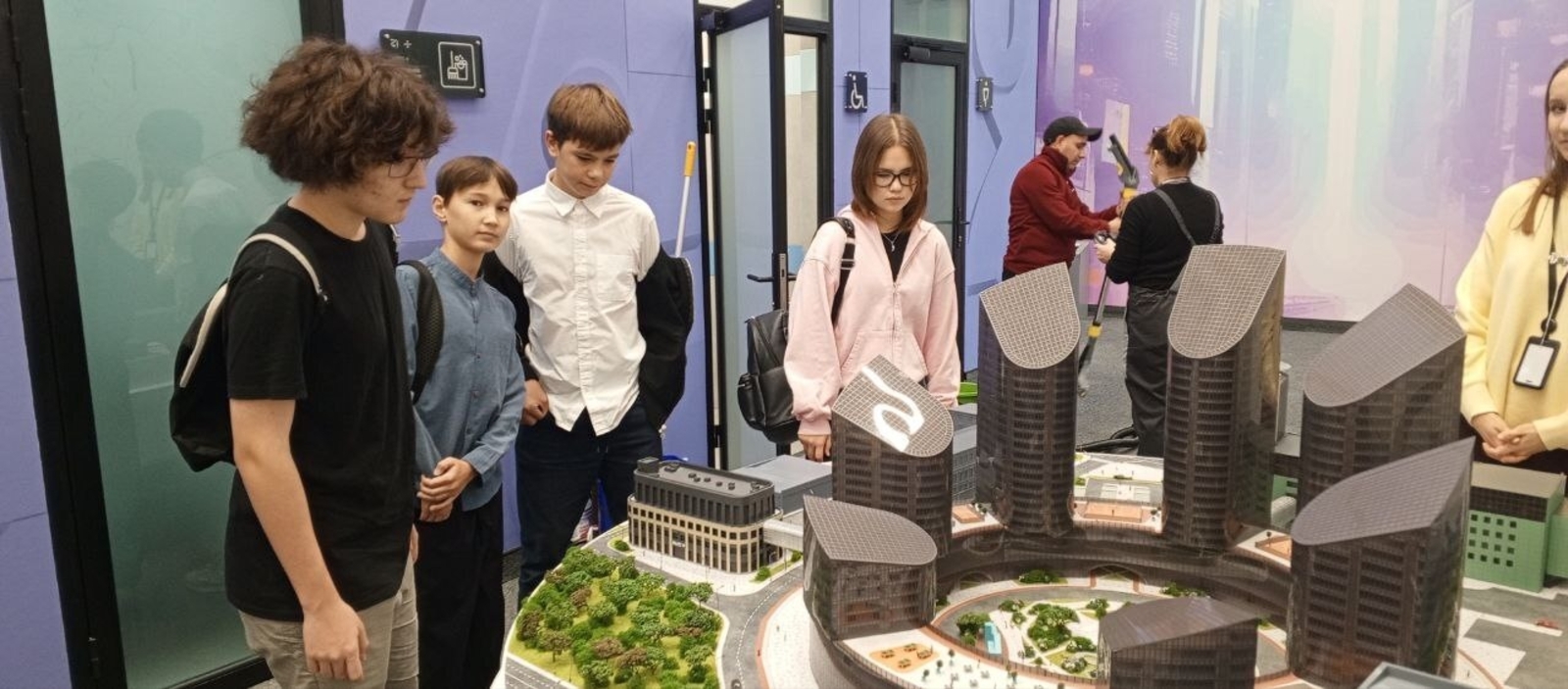 Школьники Уфимского района посетили IT-школу Сбера для знакомства с профессиями