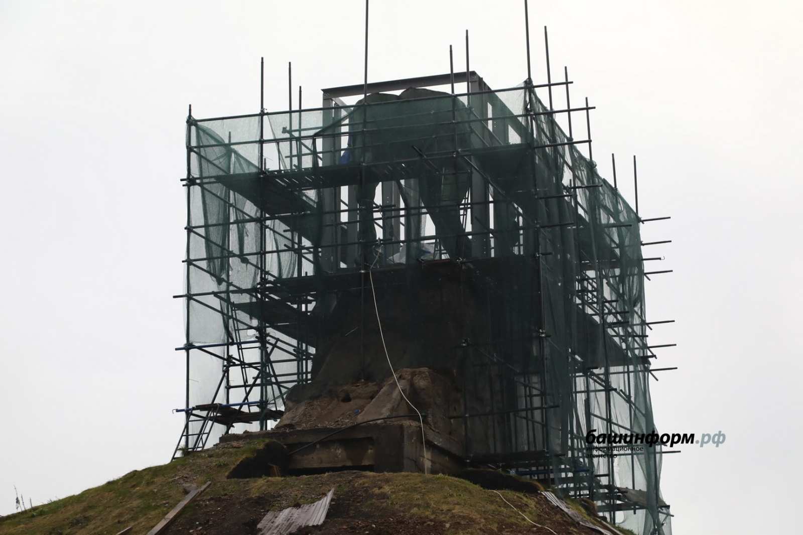 В Уфе завершается демонтаж памятника Салавату Юлаеву
