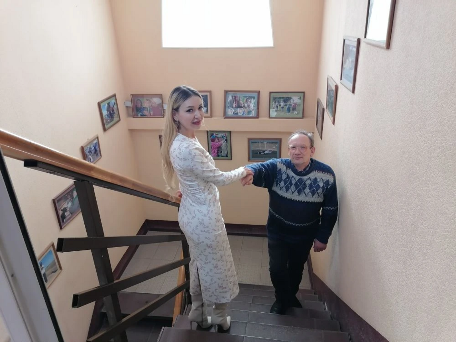 В каких случаях мужчина должен идти впереди женщины