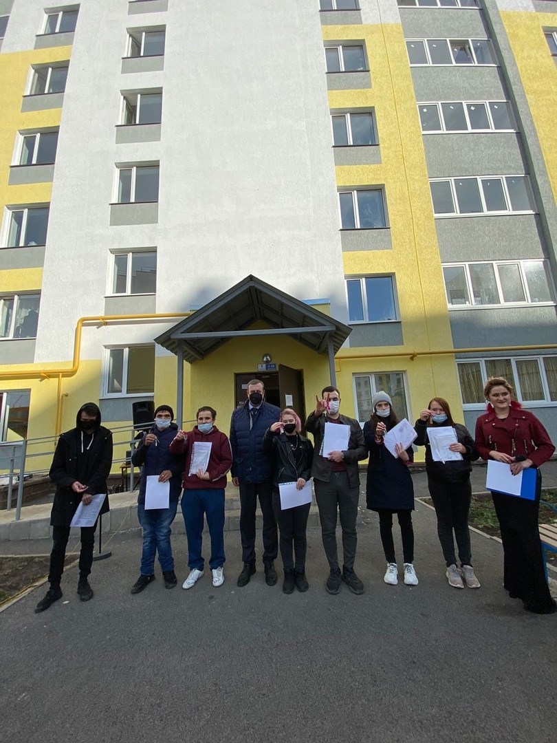 Семеро молодых жителей Уфимского района получили ключи от собственных квартир в ЖК «Миловский парк»