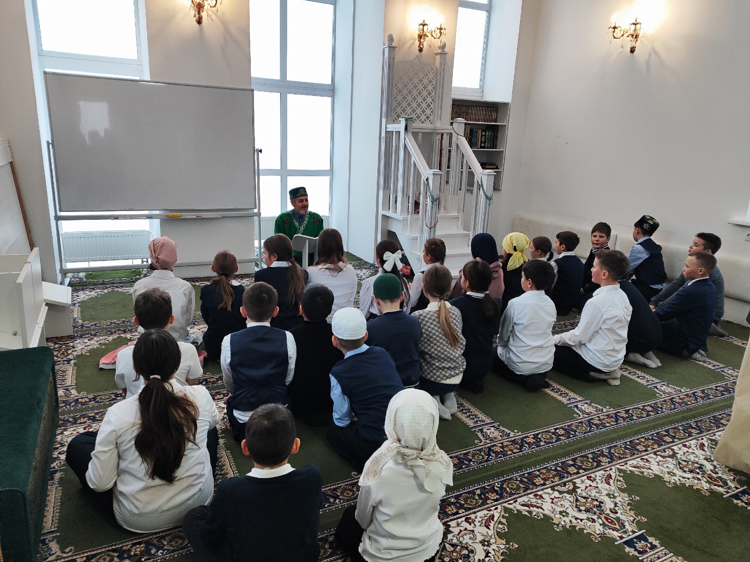 Школьники посетили мечеть «Мирас» в деревне Подымалово Уфимского района