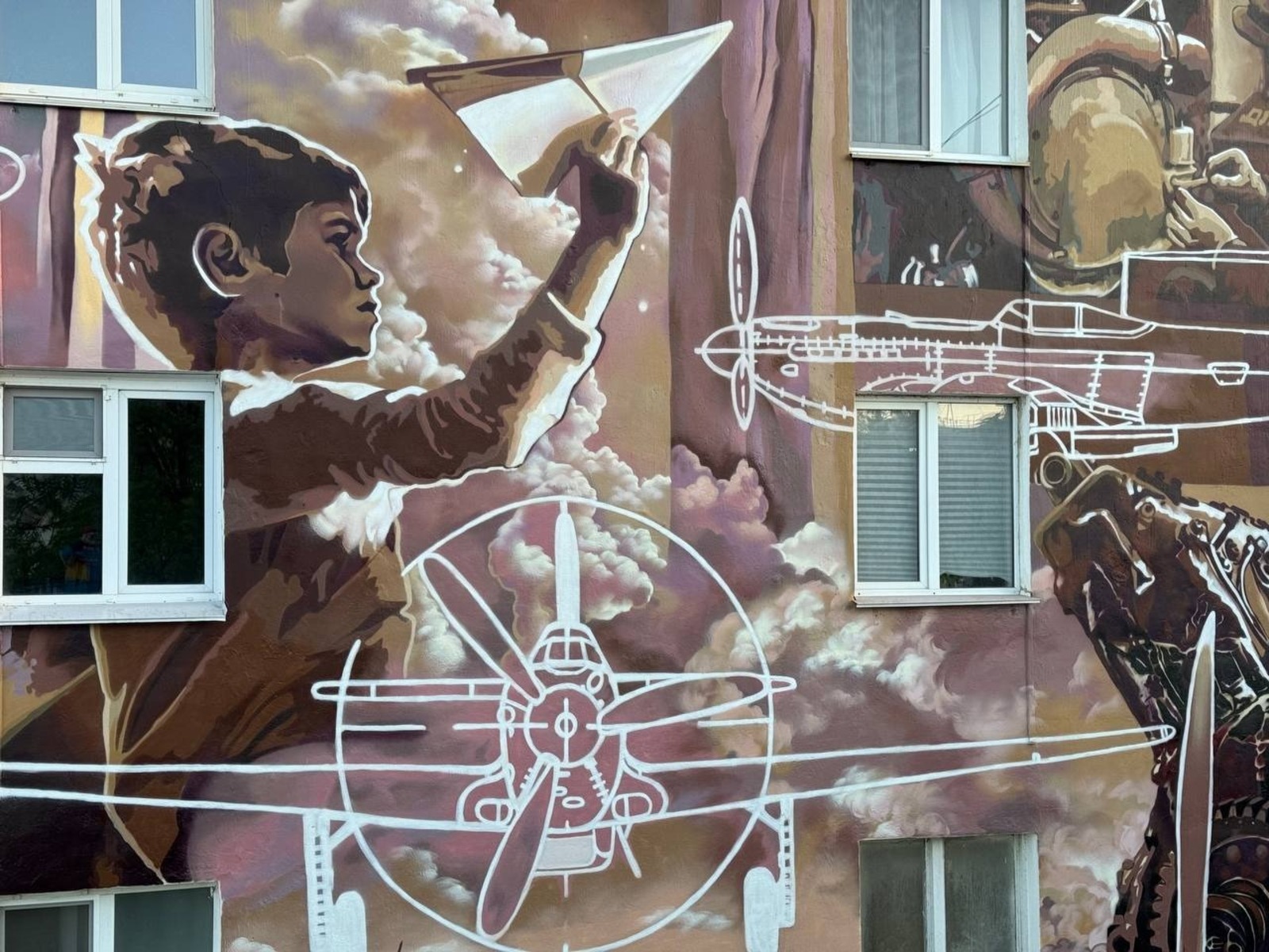 В Уфе появились два новых граффити к 80-летию Победы