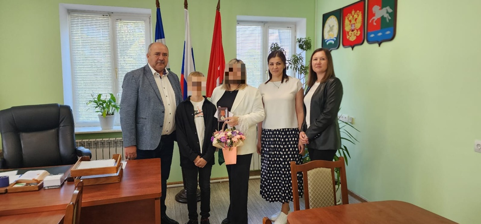 В Уфимском районе наградили мать участника СВО