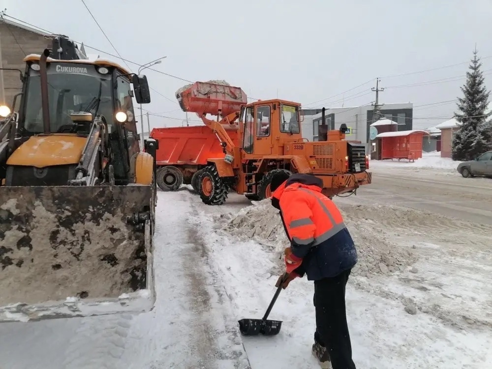 Хозяйственное управление Уфимского района эффективно чистит территории от снега