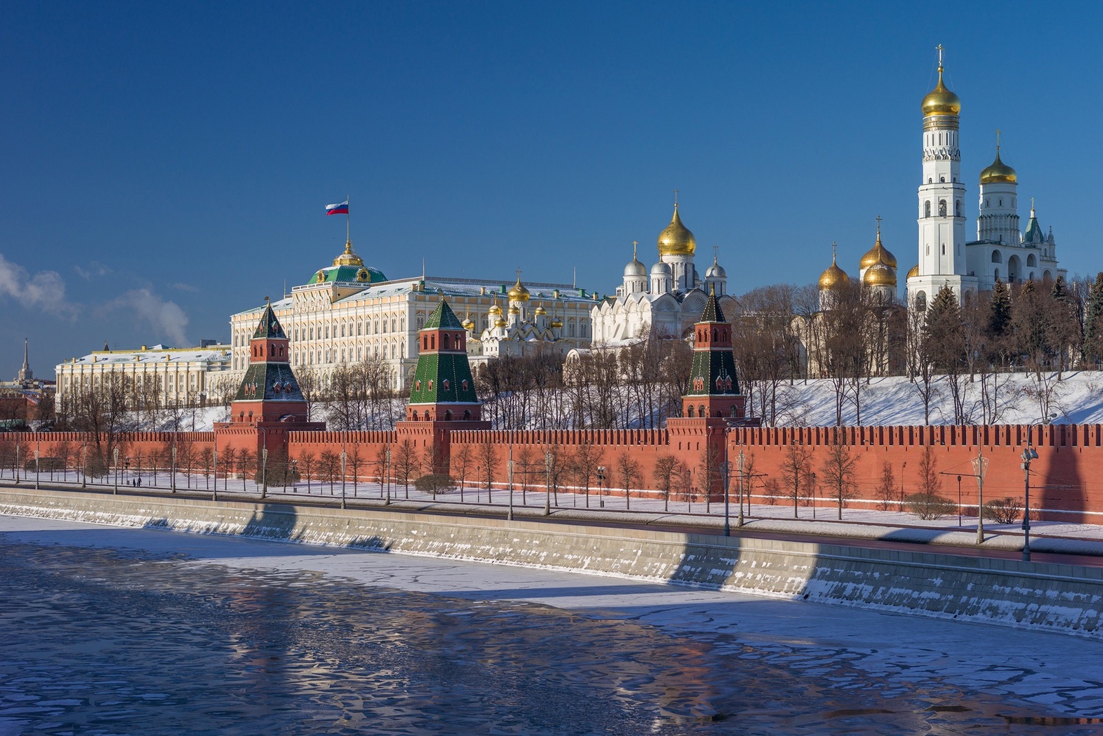 Владимир Путин поздравил Радия Хабирова с Новым годом