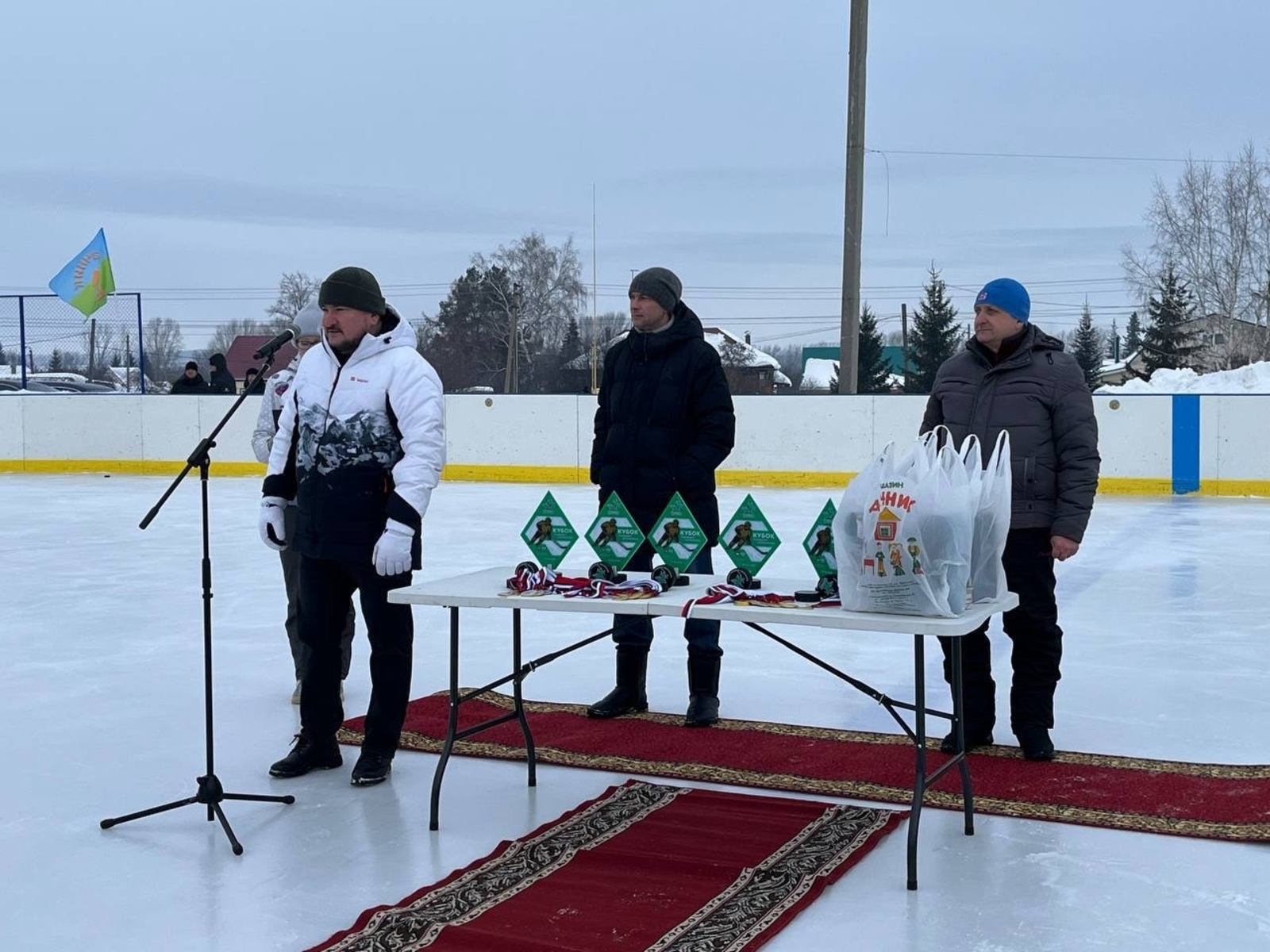 В селе Булгаково прошел ежегодный хоккейный турнир «Кубок ушедших чемпионов»