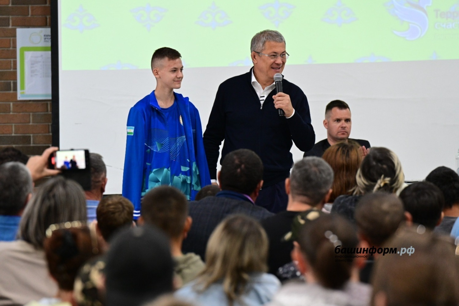 Радий Хабиров осуществил мечты юных Ильназа и Максима