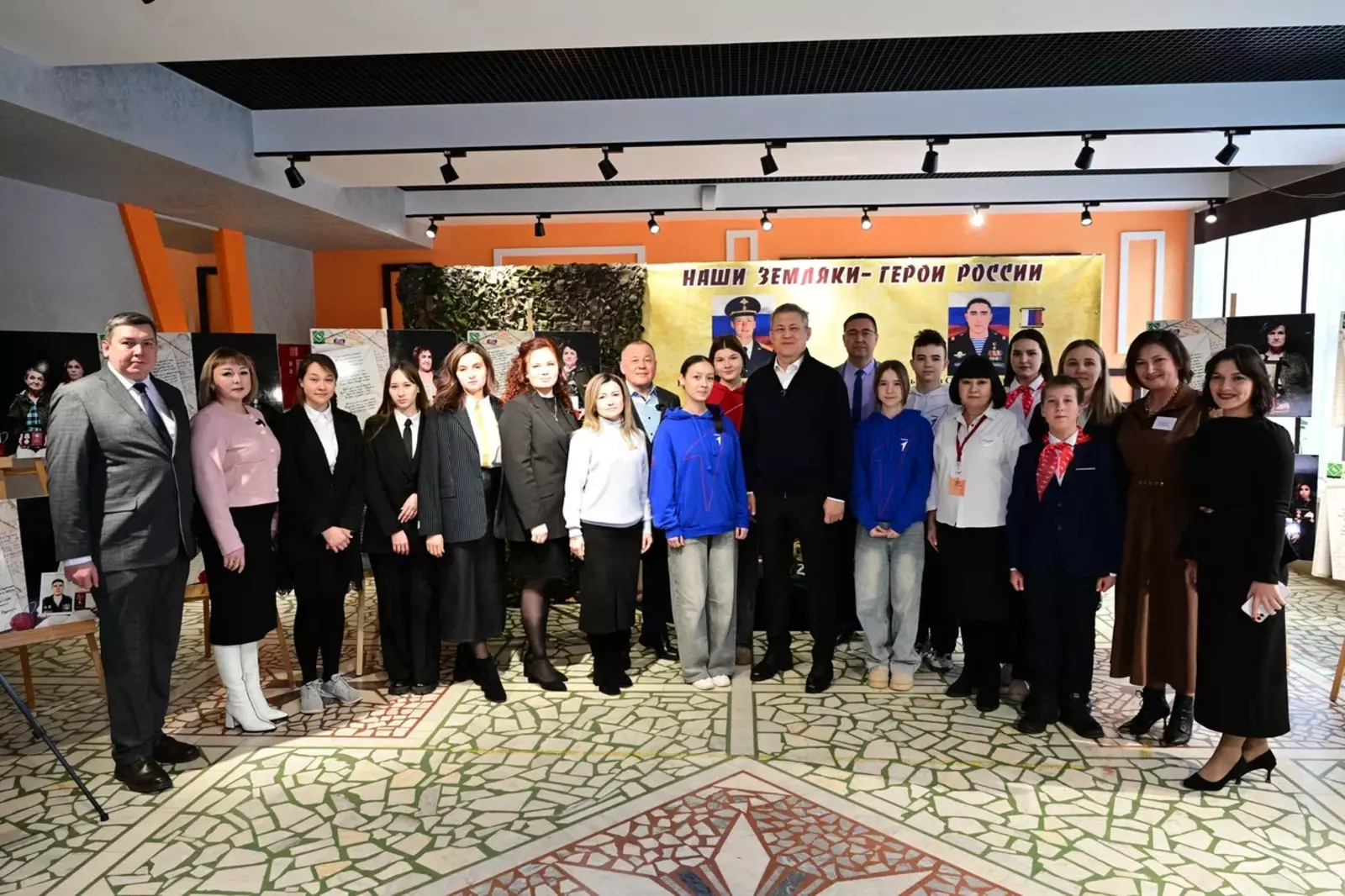 Радий Хабиров передал ордена генерала Шаймуратова семьям участников СВО в Янауле