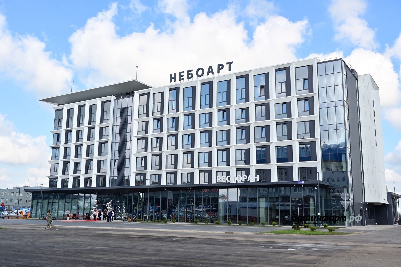 Глава Башкирии принял участие в церемонии открытия гостиницы «Небоарт»
