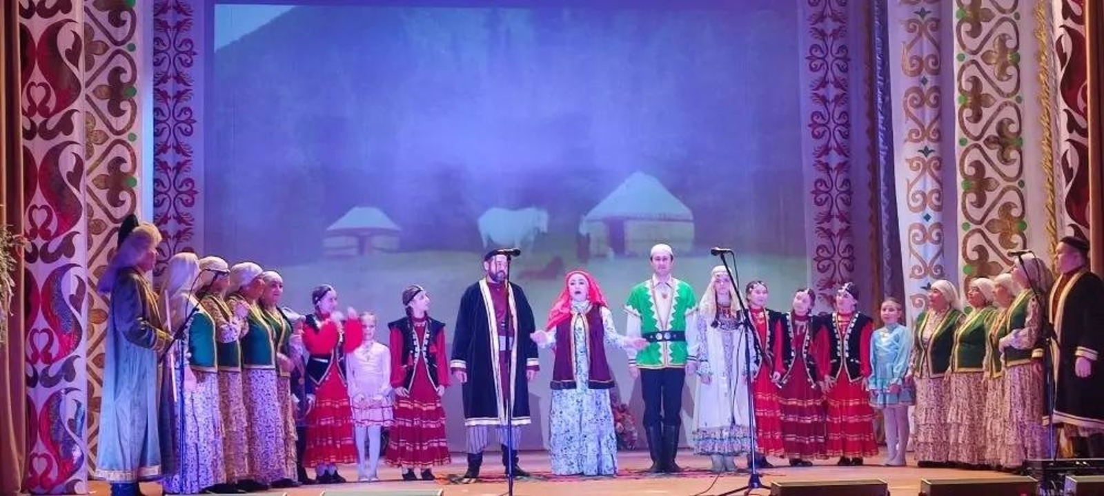 8 коллективов Уфимского района подтвердили почетные звания на «Соцветии дружбы»