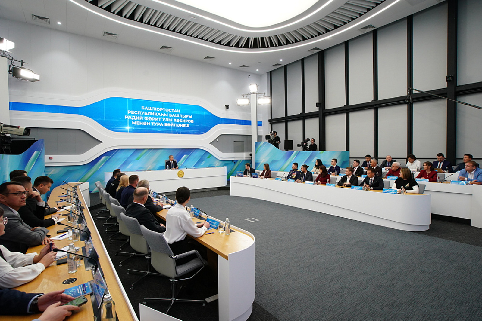 Прямая линия главы Башкирии собрала 8,6 тысячи обращений граждан