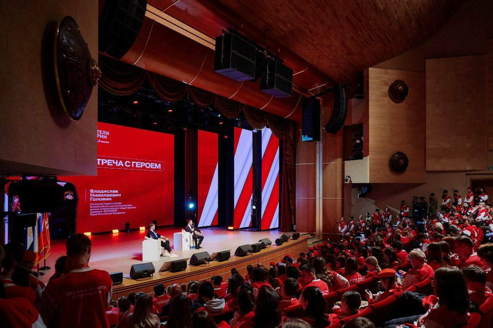 Участники проекта «Хранители истории» встретились с Героем России