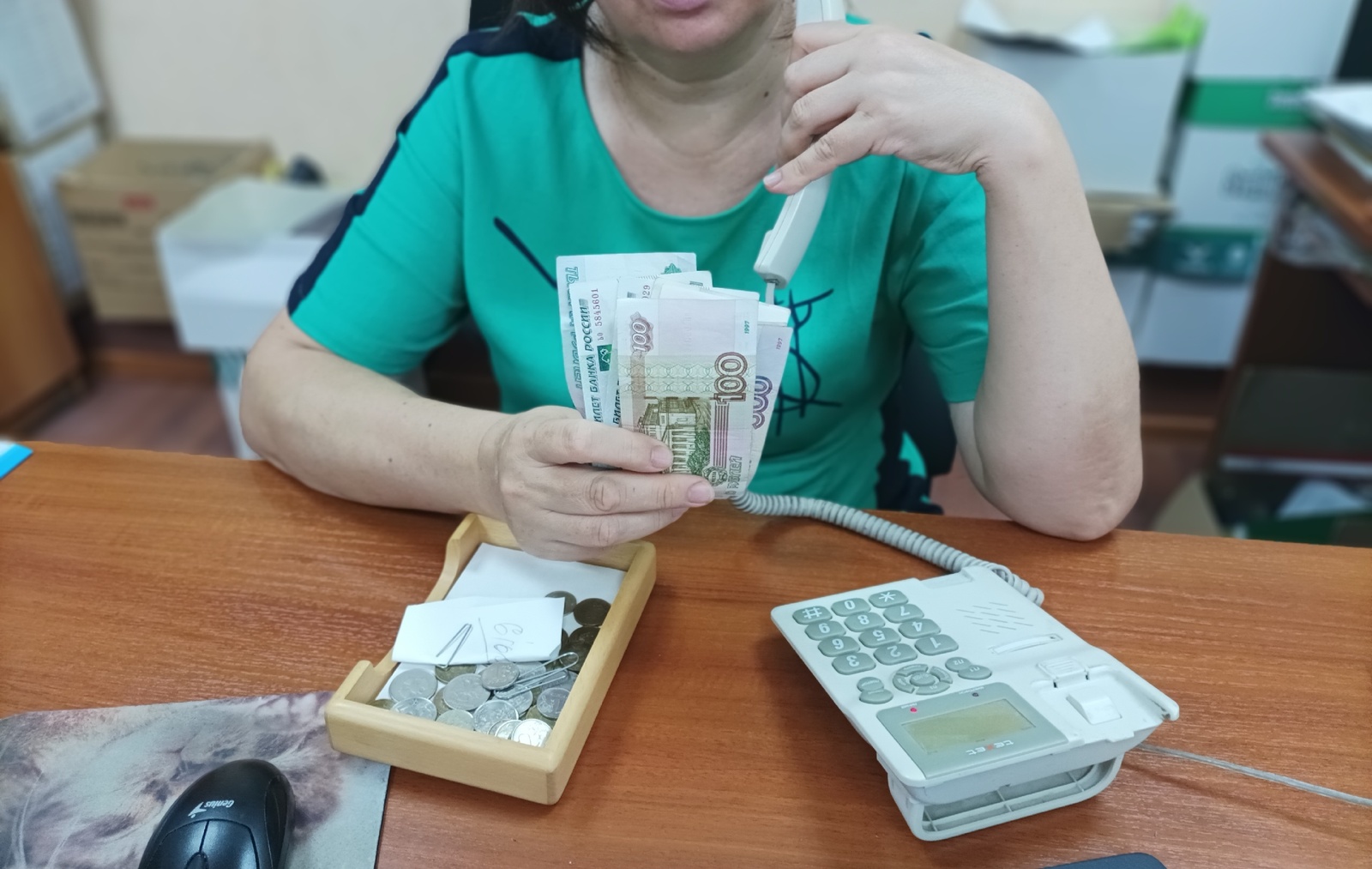 В Башкирии сотрудники банка спасли пенсионерку от потери миллиона рублей