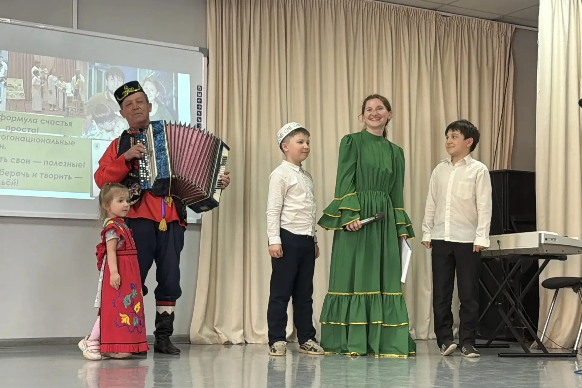 В школе им. Алымова села Михайловка прошел конкурс «Песни моей бабушки»