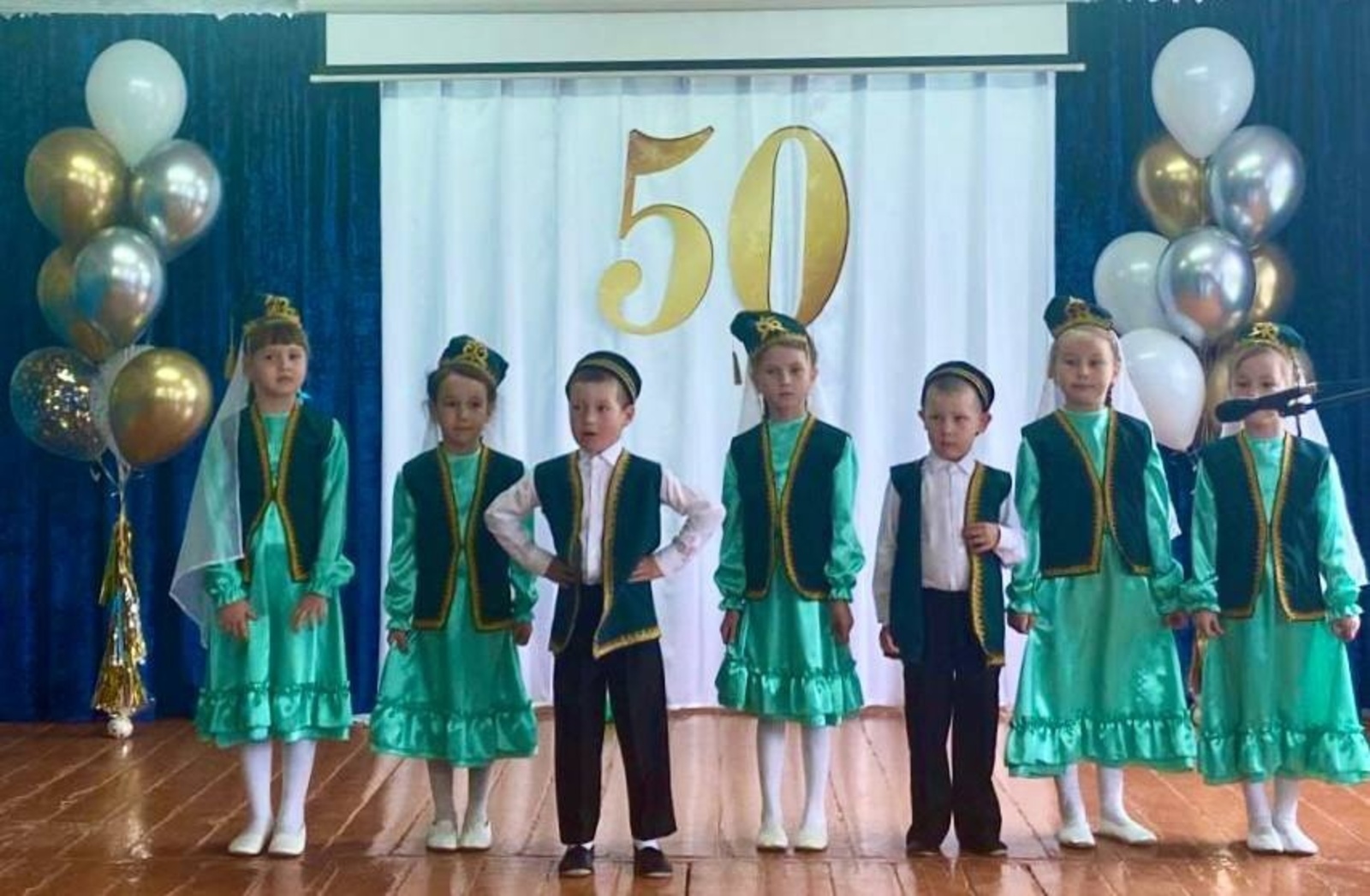 Школа села Кумлекуль отметила 50-летний юбилей