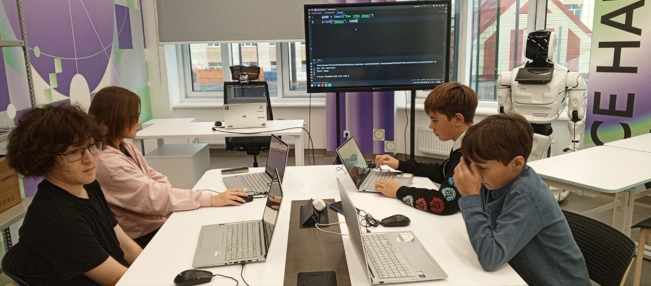 Школьники Уфимского района посетили IT-школу Сбера для знакомства с профессиями