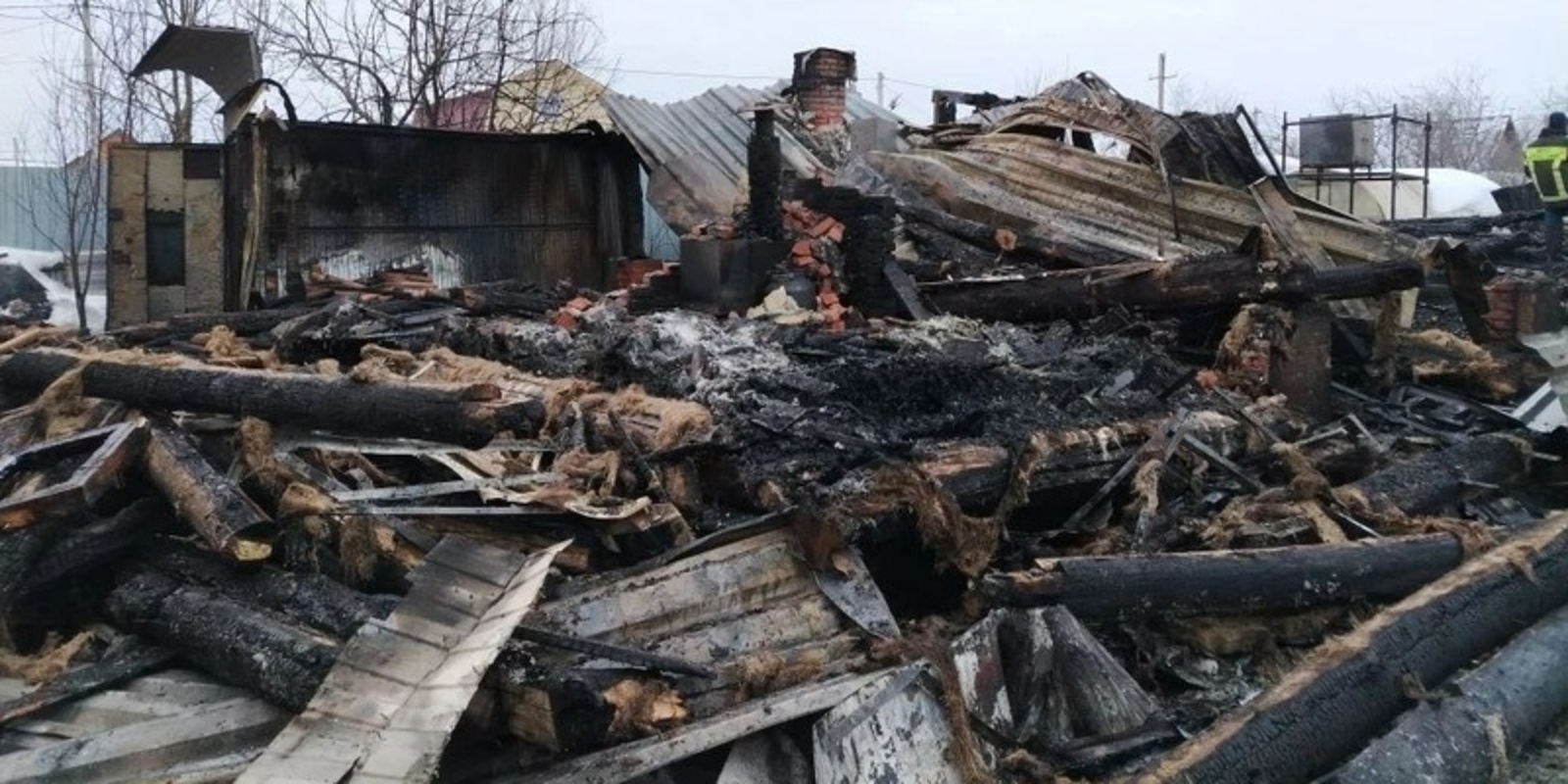 Два дачных дома сгорели в Уфимском районе, пострадавшая в тяжёлом состоянии