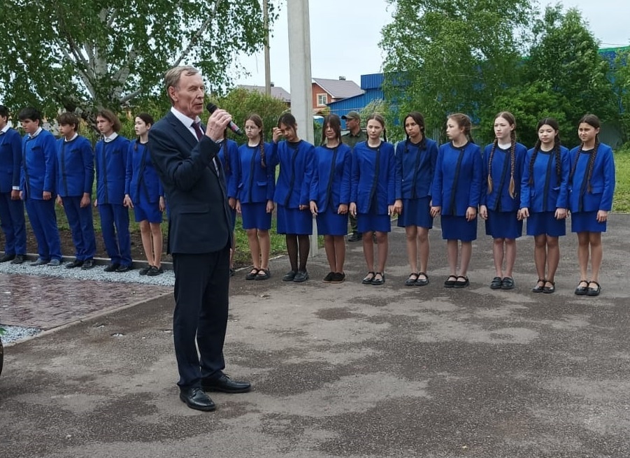 В Уфимском районе открыли мемориальный камень и Аллею славы