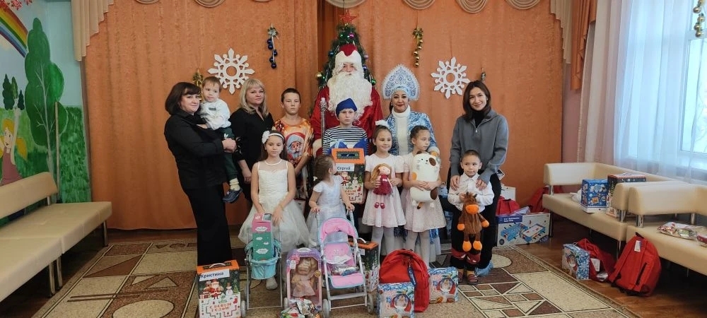 Воспитанникам социального приюта в Уфимском районе подарили новогоднюю сказку