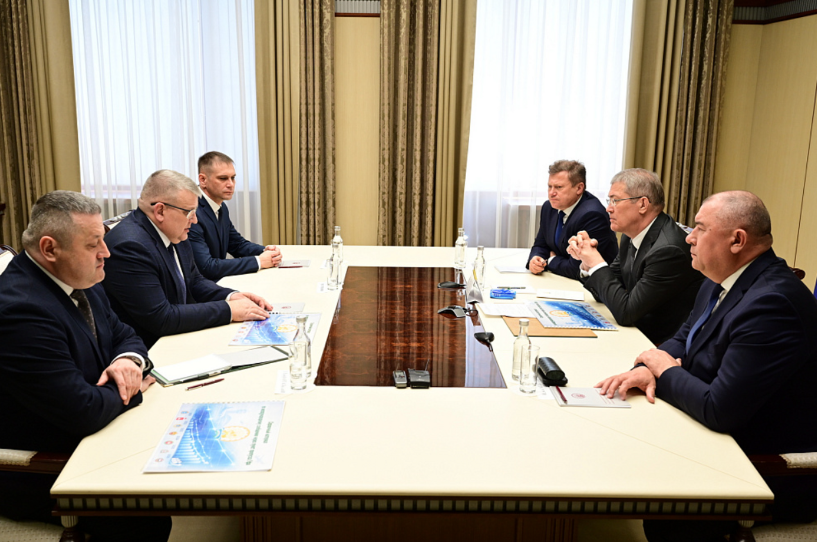 Радий Хабиров  встретился с руководителем Пограничного управления ФСБ России