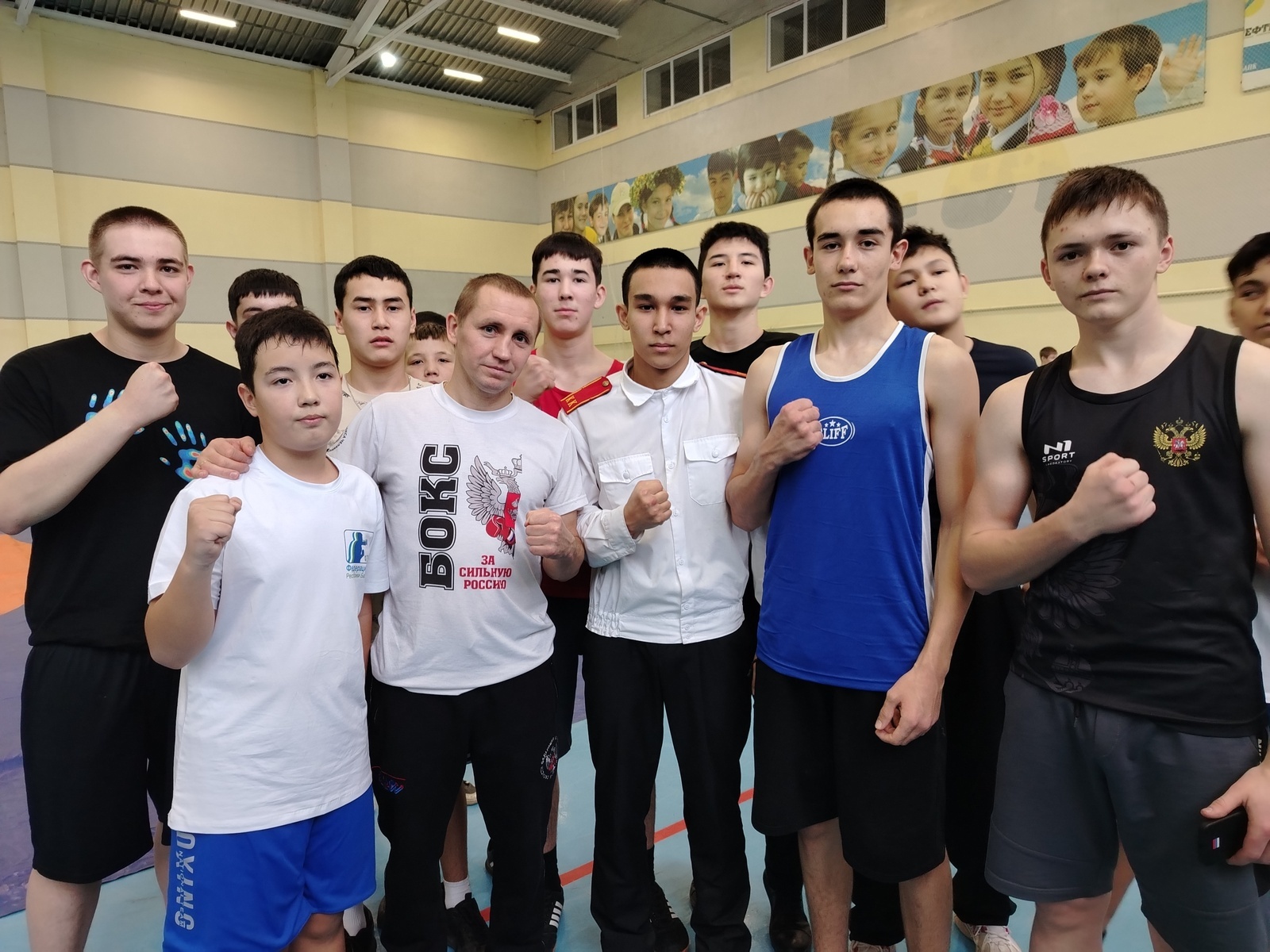 Российские боксеры провели мастер-класс для юных спортсменов Баймакского района