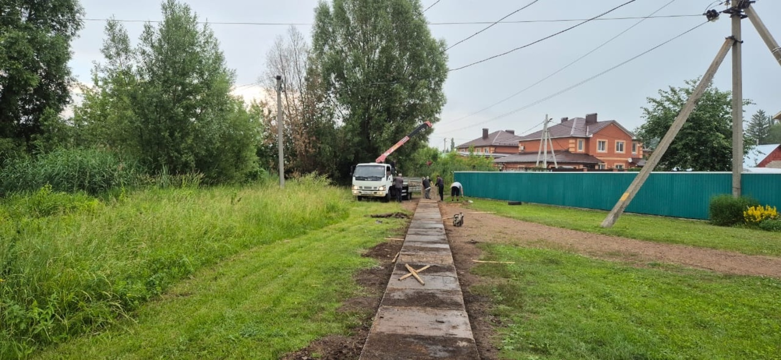 В Уфимском районе продолжаются работы по благоустройству