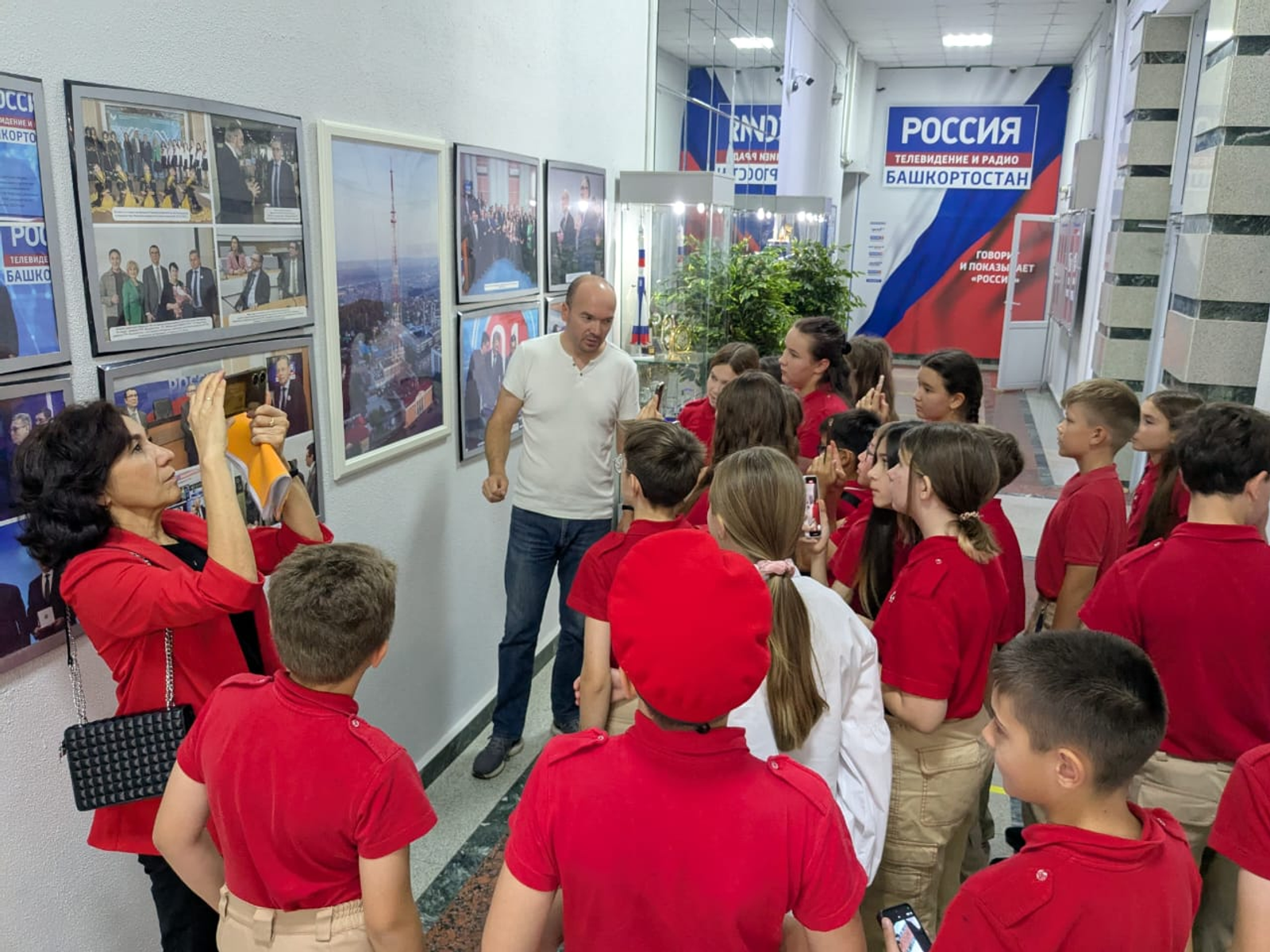 Школьники Уфимского района заглянули в закулисье башкирского телевидения и радио