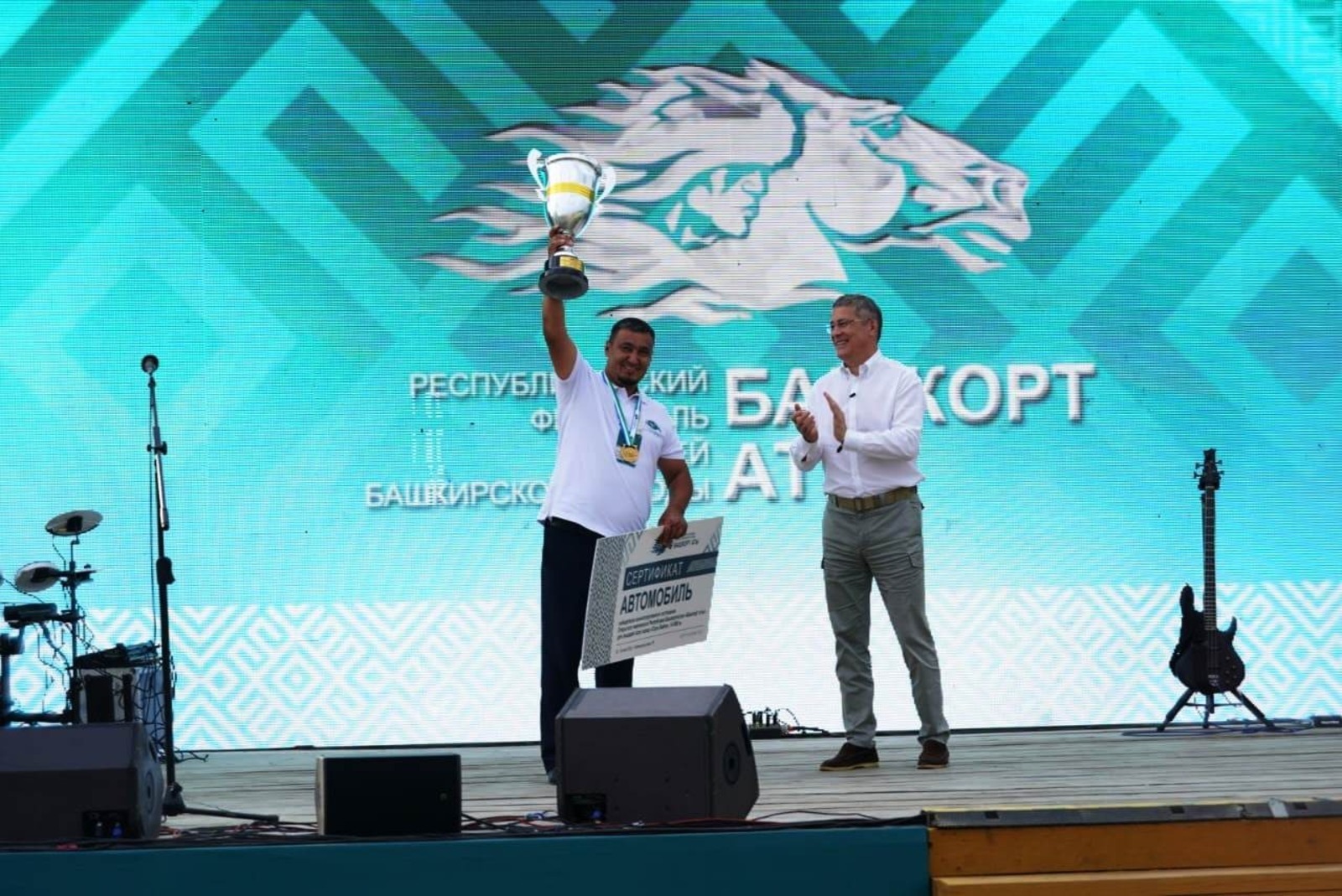 Радий Хабиров на фестивале «Башкорт аты» вручил госнаграды и главный приз за победу в «Озон бэйге»
