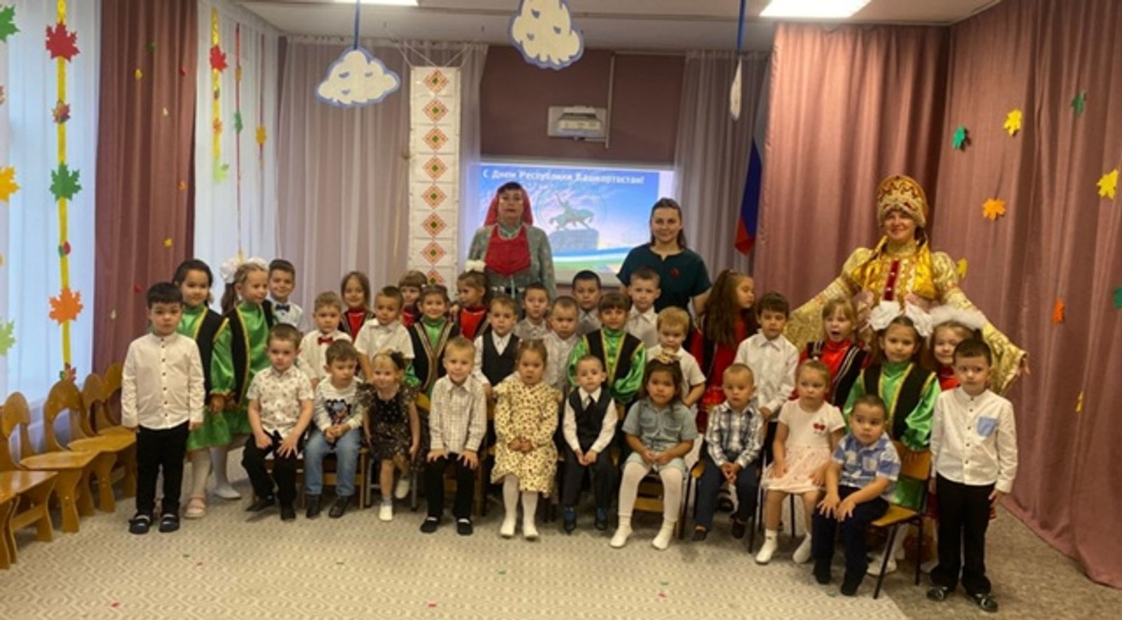 Воспитанники детского сада села Октябрьский отпраздновали День Республики