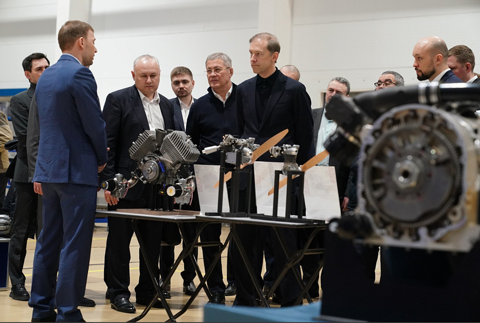 Денис Мантуров и Радий Хабиров посетили ключевые предприятия Уфы