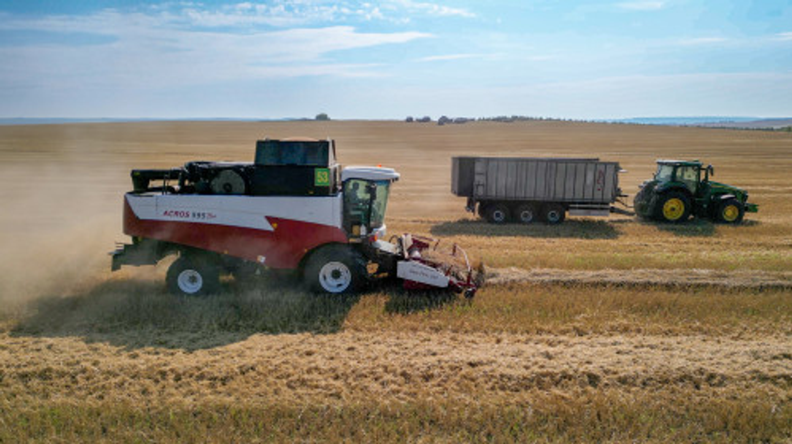 Агропредприятия Башкирии приобрели 111 комбайнов и 215 тракторов в 2025 году