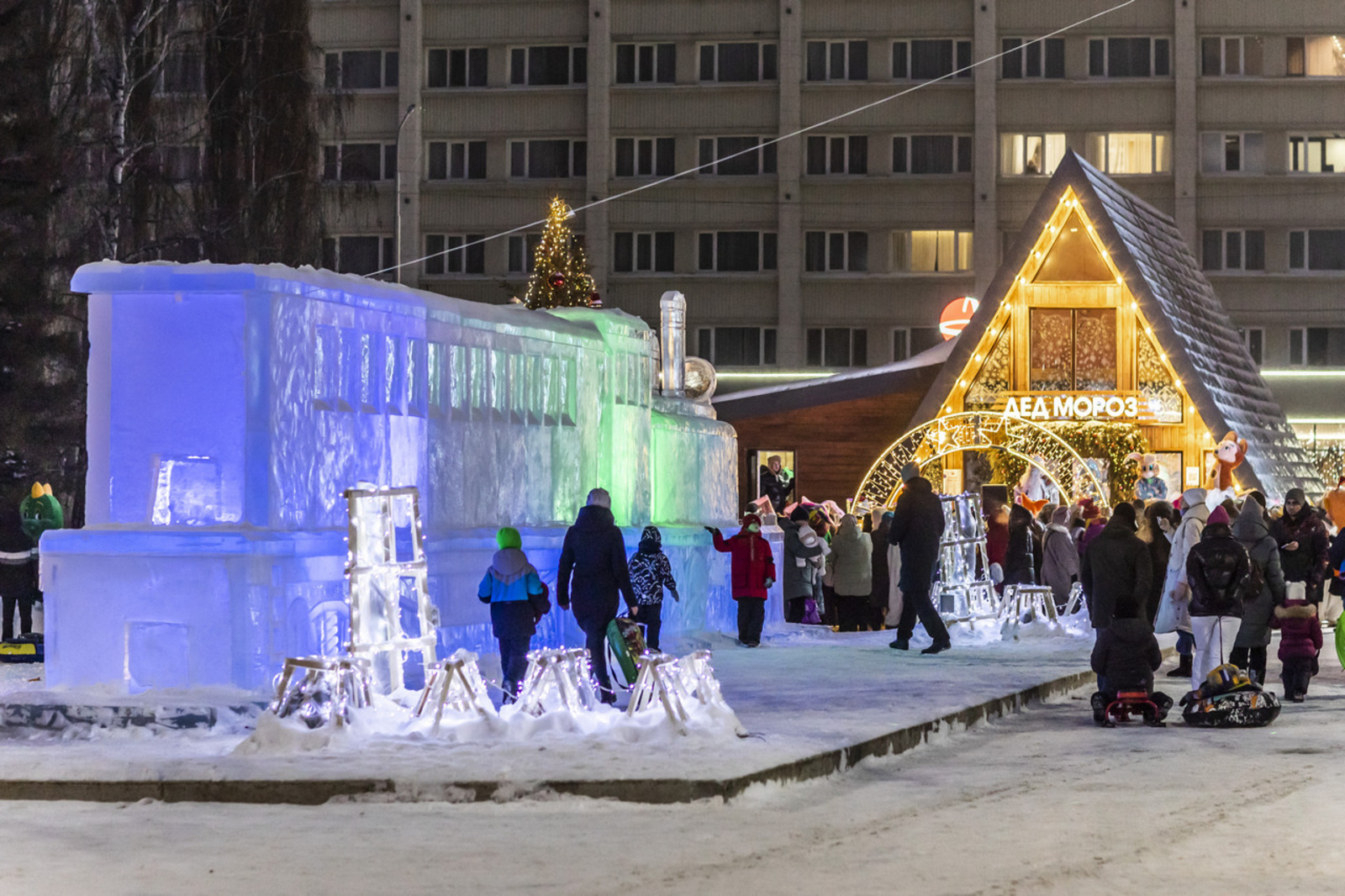 В Уфе начнут открывать новогодние ледовые городки