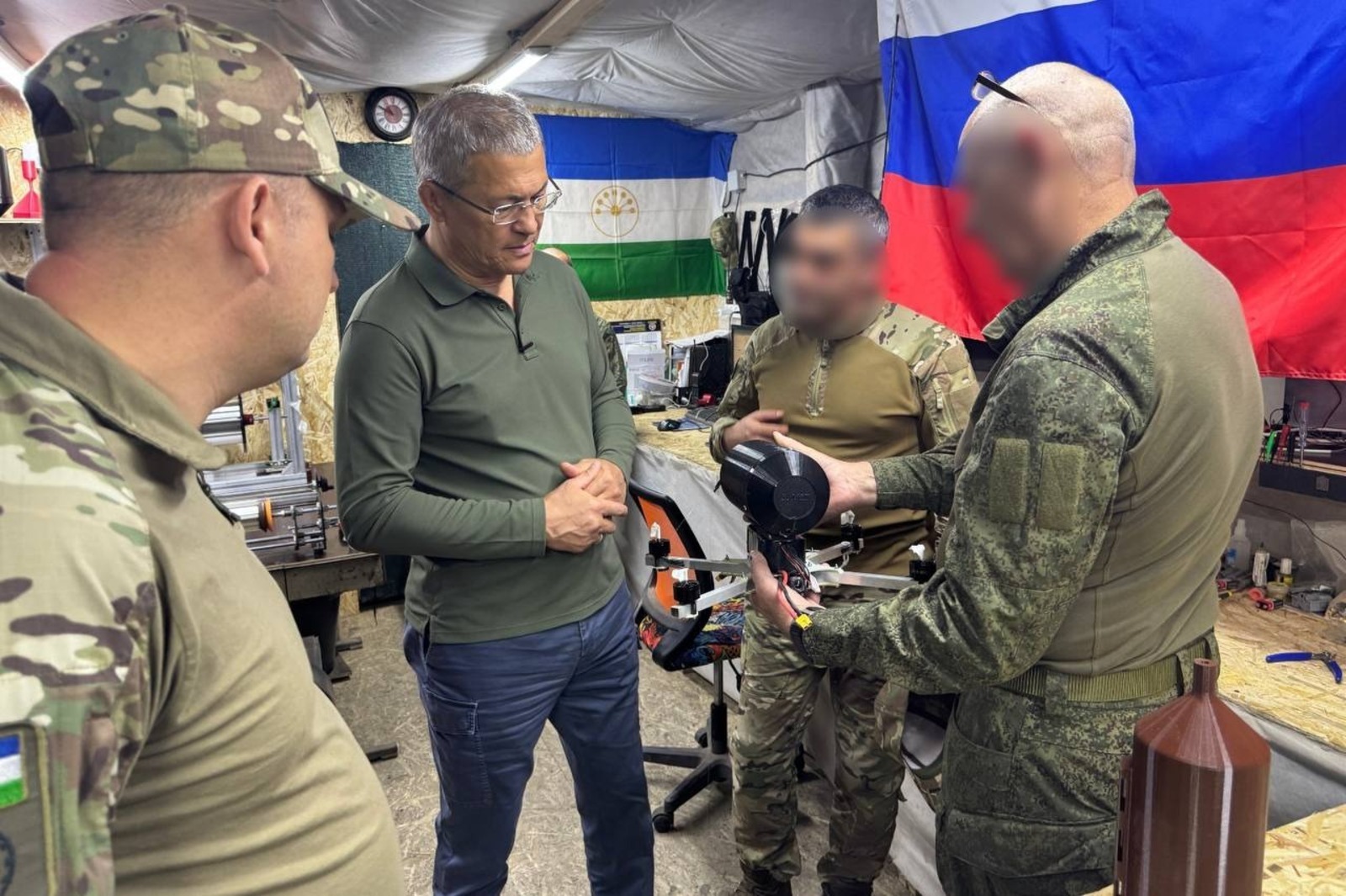 Радий Хабиров поговорил с бойцами на передовой о поддержке армии