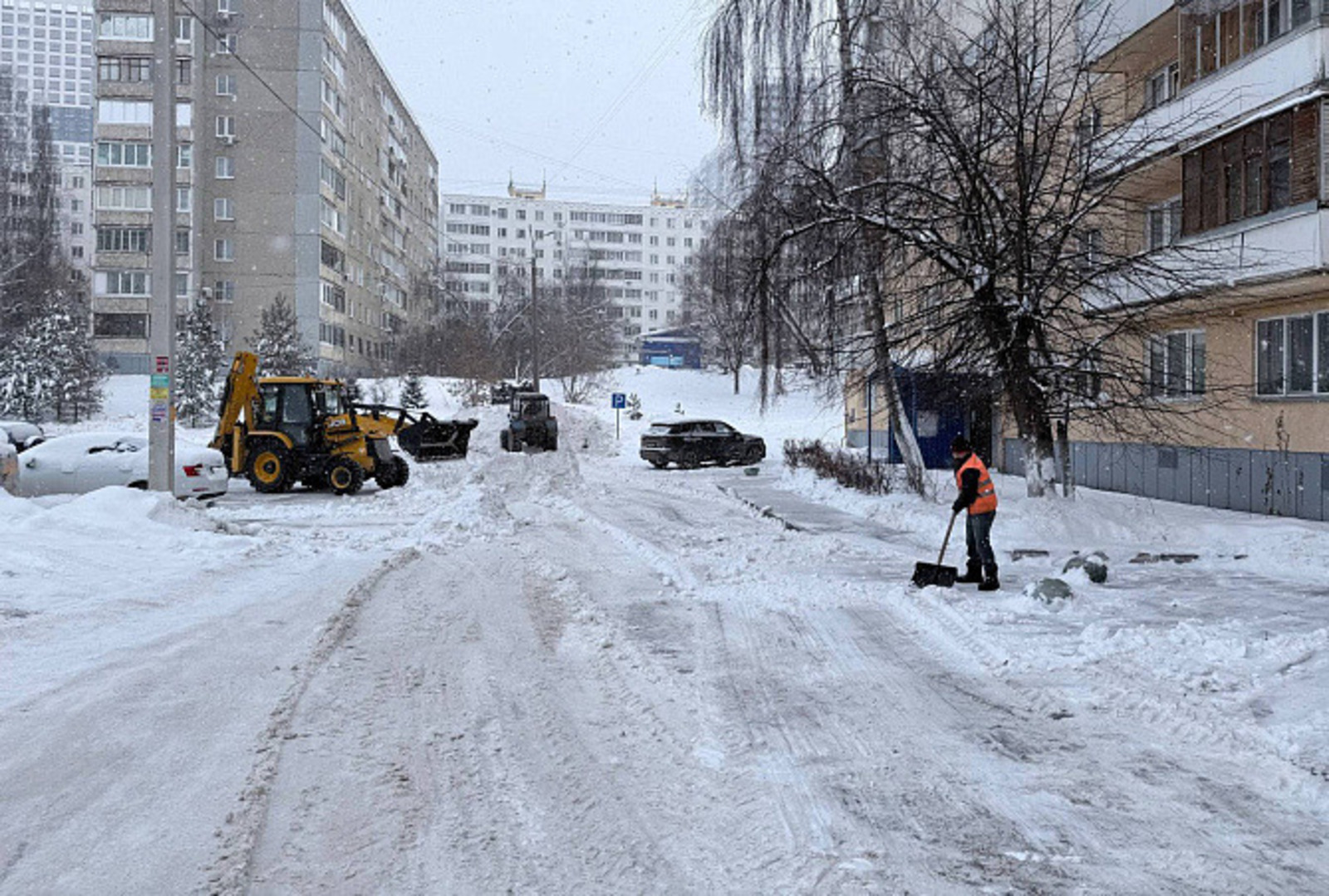 В Уфе на праздники подготовили более 350 единиц снегоуборочной техники