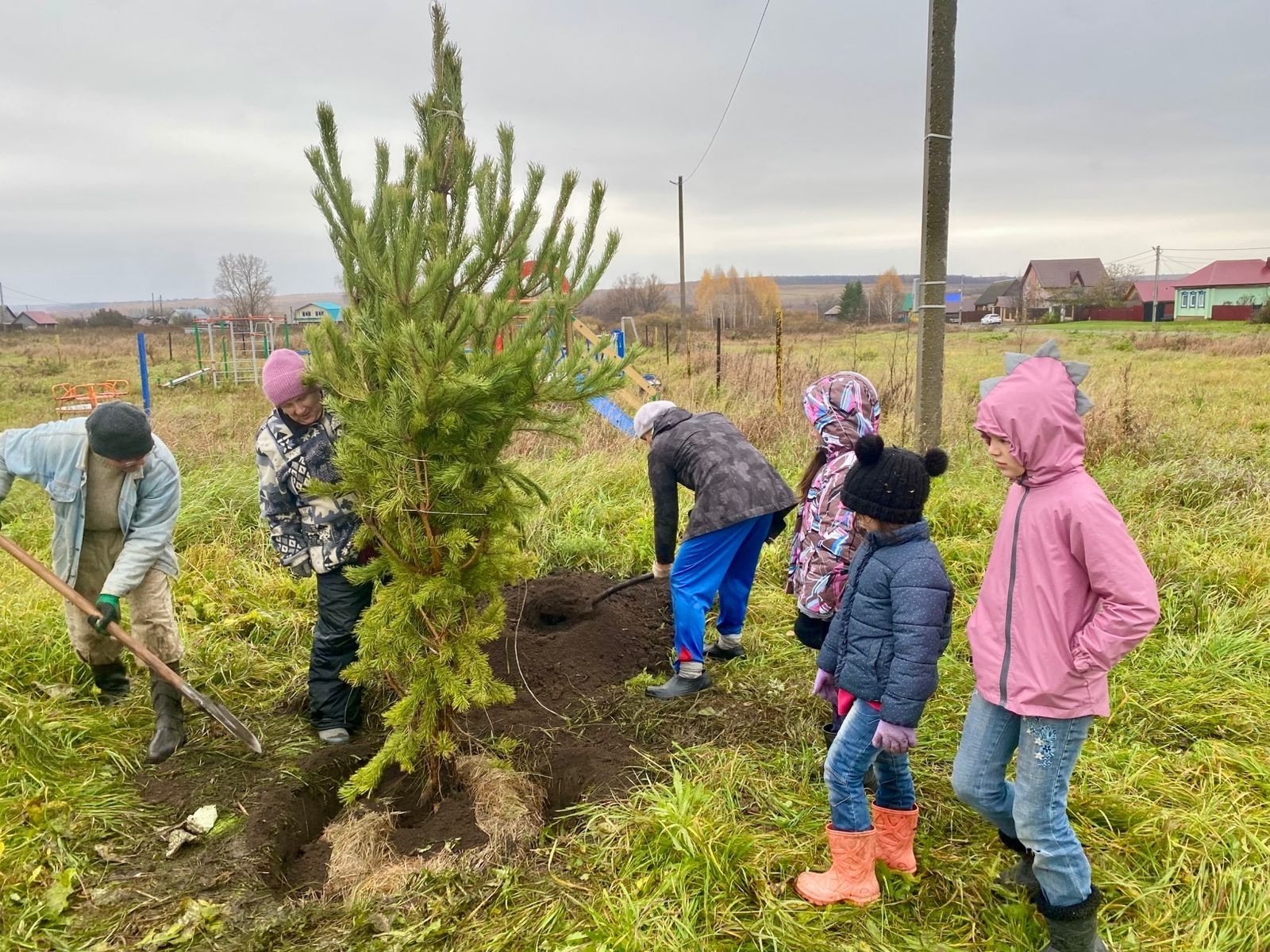 В деревне Крючевка Уфимского района прошел субботник