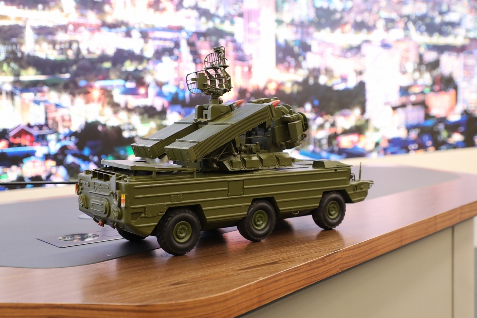 В Уфе передвижной музей СВО пополнился копией зенитно-ракетного комплекса «Оса»